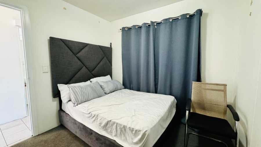 To Let 1 Bedroom Property for Rent in Zonnebloem Western Cape